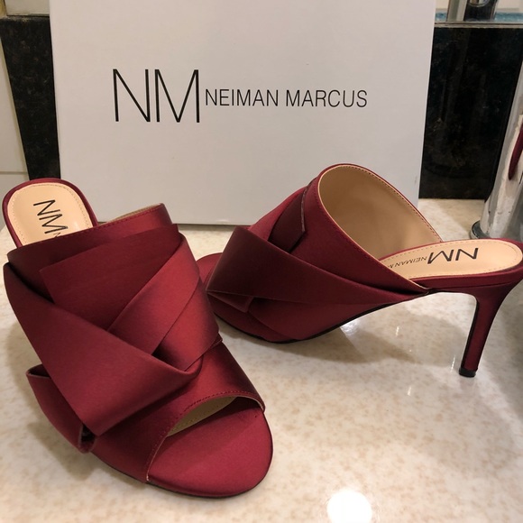Neiman Marcus Brand Wine Red Sandal Shoes - Picture 6 of 7